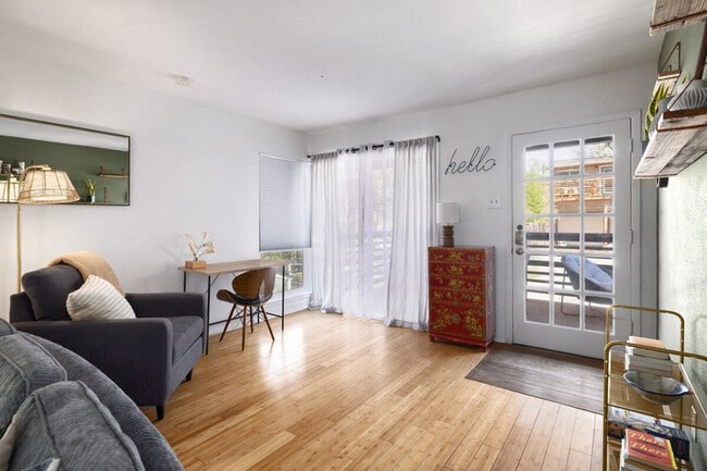 2806 Rae Dell Ave in Austin, TX - Building Photo - Building Photo