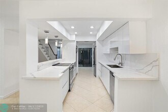 2305 St Andrews Rd in Hollywood, FL - Building Photo - Building Photo