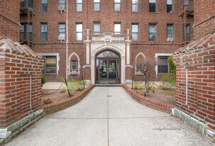 36-20 168th St in Queens, NY - Building Photo