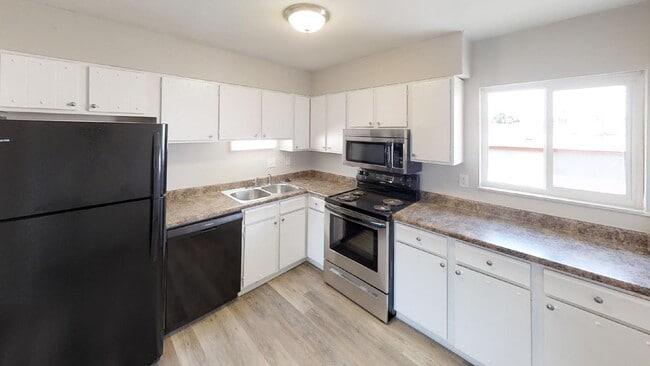 property at 2925 Straus Ln