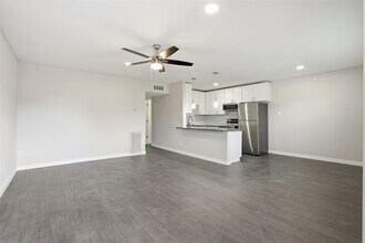 201 S Kansas Ave in League City, TX - Building Photo - Building Photo