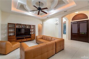 11 S 5th St in McAllen, TX - Building Photo