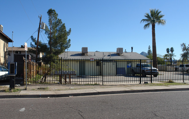 8939 N 8th St in Phoenix, AZ - Foto de edificio - Building Photo