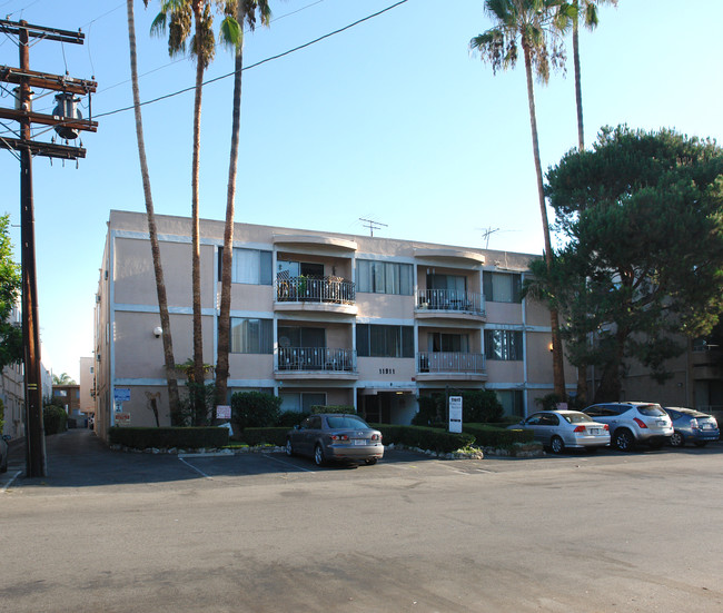 Weddington Mid-Rise in Valley Village, CA - Building Photo - Building Photo