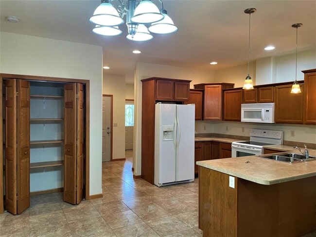 property at 623 S Cherry Ln
