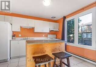 2101 Eric Crescent in Ottawa, ON - Building Photo - Building Photo