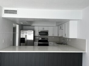 7035 W 3rd Ave in Hialeah, FL - Building Photo - Building Photo