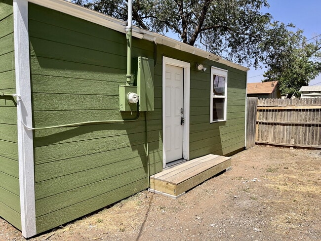 2405 22nd Pl in Lubbock, TX - Building Photo - Building Photo