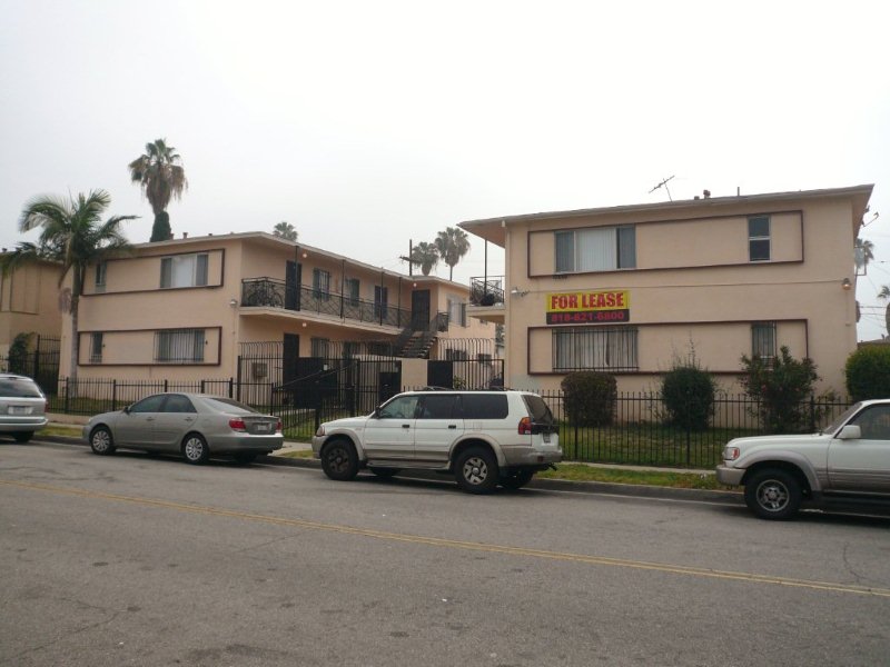 10222 Woodworth Ave in Inglewood, CA - Building Photo