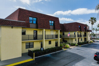 Cocoa Beach Club Condominiums in Cocoa Beach, FL - Building Photo - Building Photo