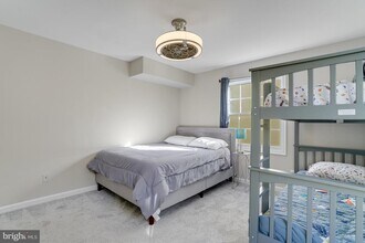 5902 Surrey Hill Pl in West Springfield, VA - Building Photo - Building Photo