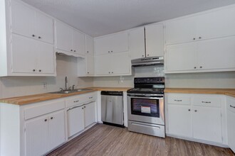 MF-12-The Azalea Apartments in Fort Smith, AR - Foto de edificio - Interior Photo