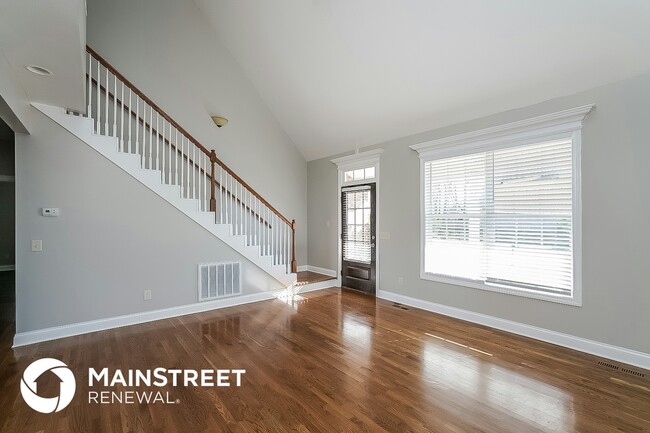 320 Sea Biscuit Dr in Gallatin, TN - Foto de edificio - Building Photo