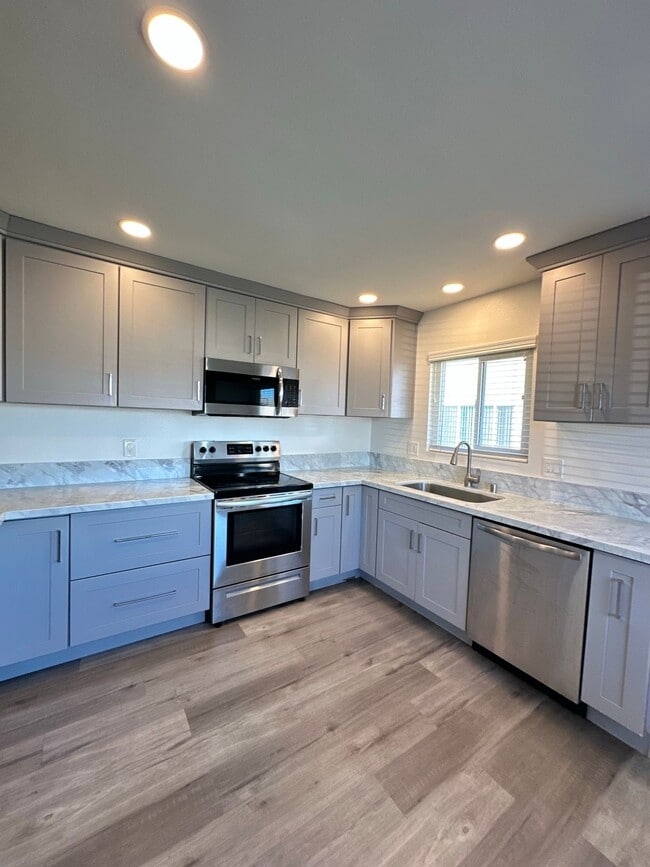 5852 Santa Barbara Ave, Unit D
