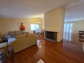 19612 Windrose Dr in Rowland Heights, CA - Foto de edificio - Building Photo