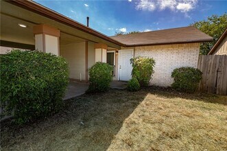 10604 Lanshire Dr in Austin, TX - Foto de edificio - Building Photo