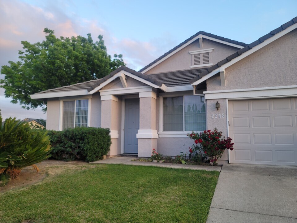 2243 Thomsen Way in Lincoln, CA - Building Photo