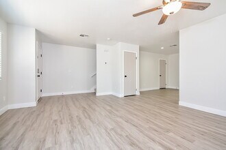 5151 Souvenir Ln in Las Vegas, NV - Building Photo - Building Photo