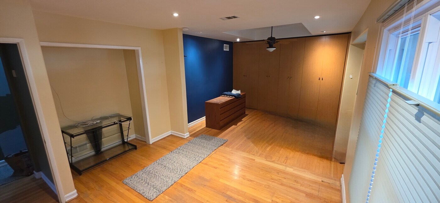 1301 Lynngrove Dr in Manhattan Beach, CA - Building Photo