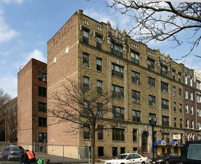 565 Bergen Avenue in Jersey City, NJ - Building Photo - Building Photo