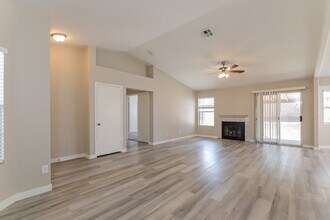 909 Dodge St in Henderson, NV - Building Photo - Building Photo