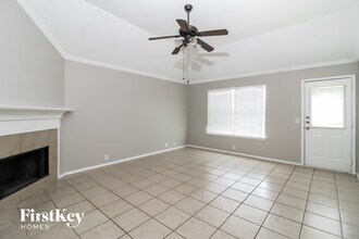 105 Bear Trail in Waxahachie, TX - Foto de edificio - Building Photo