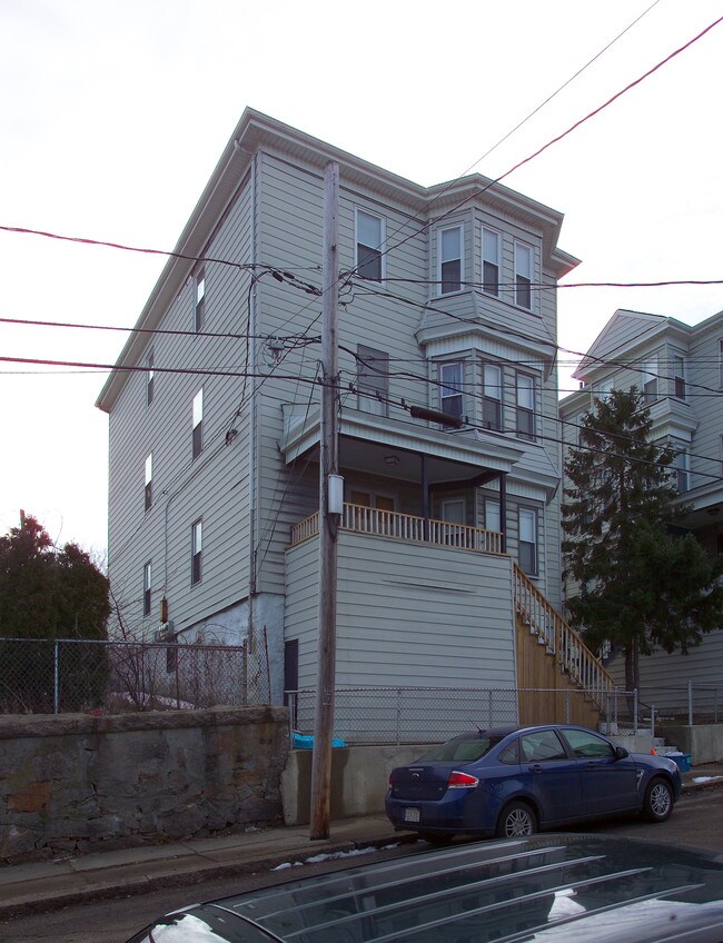 184-186 Beach St in Fall River, MA - Foto de edificio - Building Photo