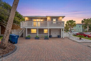 200 Walnut St in Neptune Beach, FL - Building Photo
