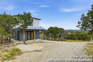 1571 Lakeshore Dr in Canyon Lake, TX - Building Photo
