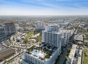 1776 Polk St in Hollywood, FL - Building Photo - Building Photo