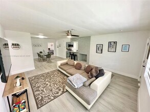 230 NE 2nd Pl in Dania Beach, FL - Building Photo - Building Photo