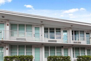 300 74th St in Miami Beach, FL - Building Photo