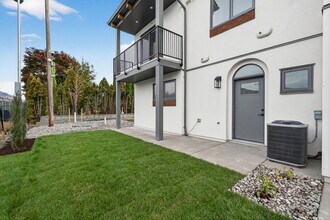 Carlow Townhomes in West Kelowna, BC - Building Photo - Building Photo