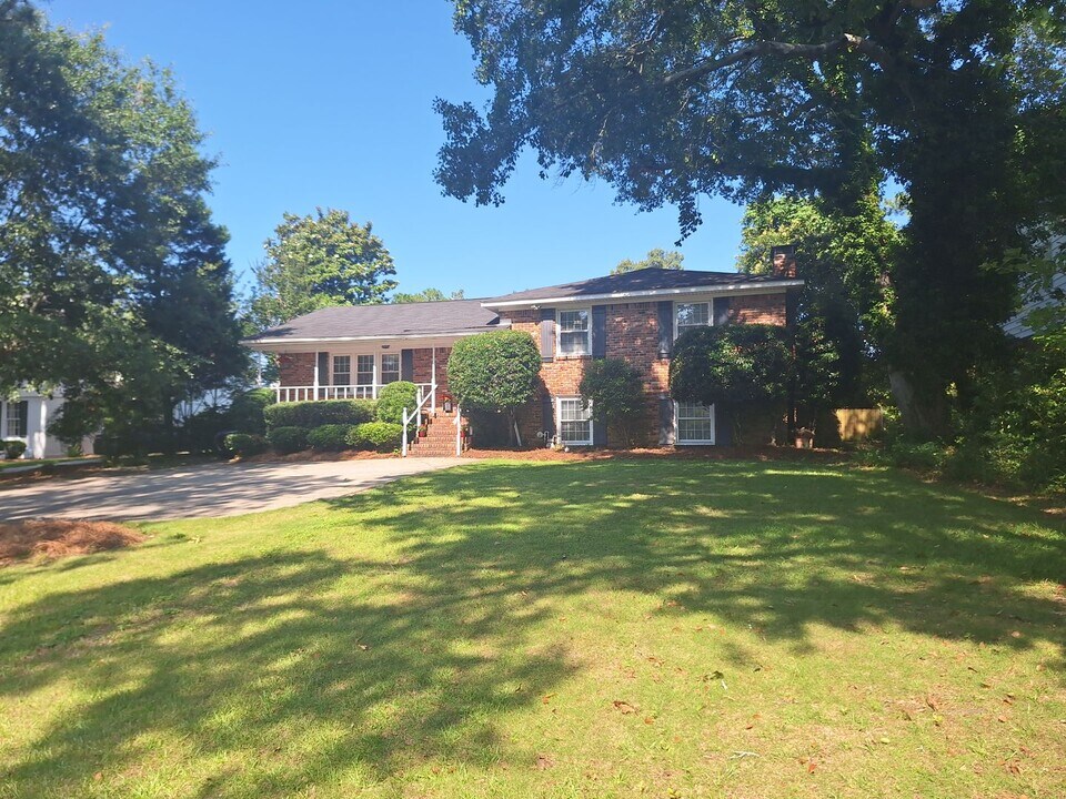 755 Cross Hill Rd in Columbia, SC - Building Photo