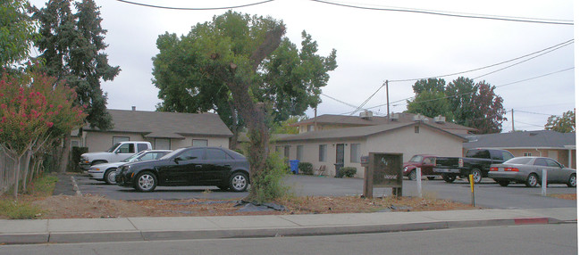 864 Wayside Dr in Turlock, CA - Building Photo - Building Photo