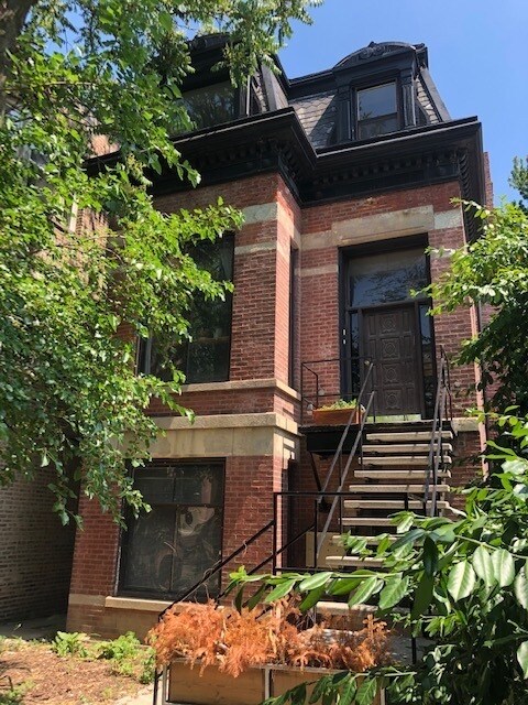 property at 1931 W Evergreen Ave