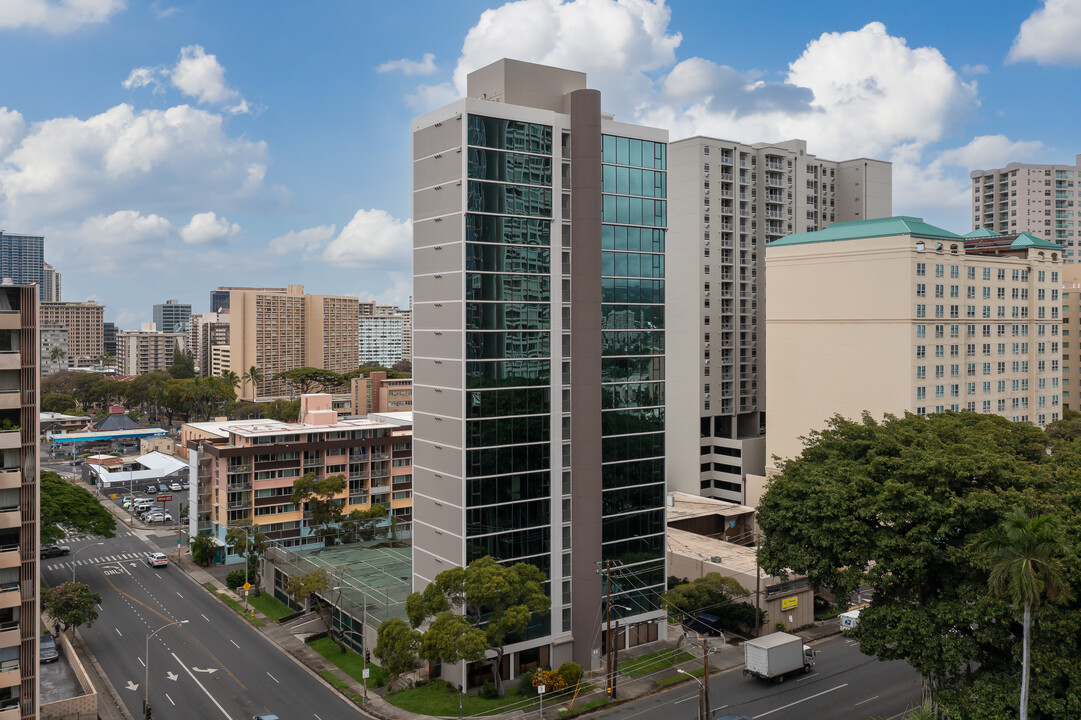 Punahou Regency in Honolulu, HI - Building Photo