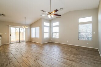 3430 N Saffron in Mesa, AZ - Foto de edificio - Building Photo