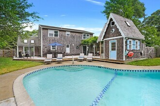 155 Skiff Ave in Tisbury, MA - Building Photo - Building Photo
