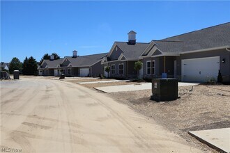 146 Crandall Dr-Unit -D in Lagrange, OH - Building Photo - Building Photo