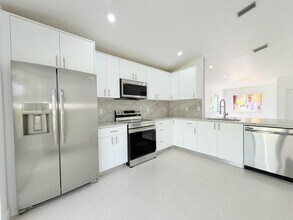 20841 NW 1st St in Pembroke Pines, FL - Building Photo - Building Photo