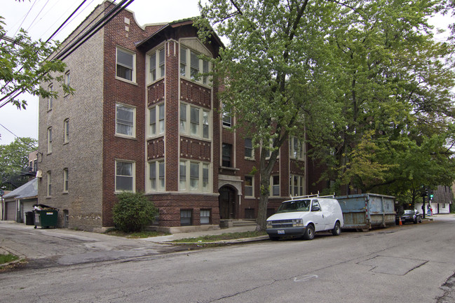 1901 W Addison St in Chicago, IL - Building Photo - Building Photo