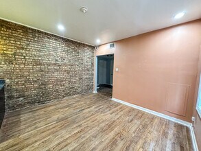 7926 S Luella Ave in Chicago, IL - Building Photo - Building Photo