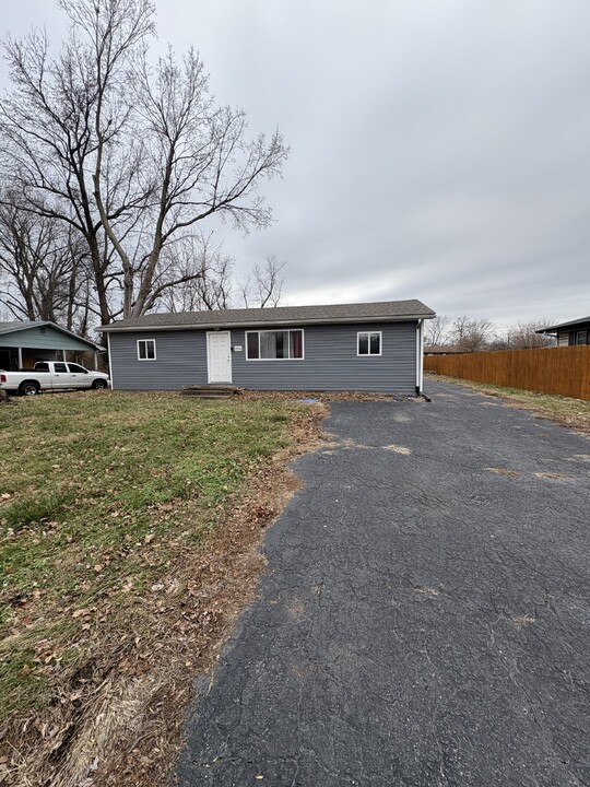 2006 Florence St in Sauget, IL - Building Photo