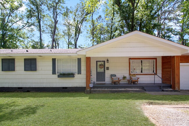 property at 1849 Parkridge Dr