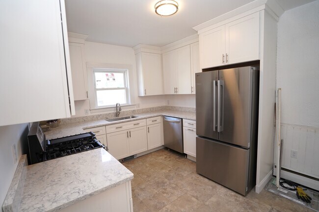 81 Waverly St, Unit 2