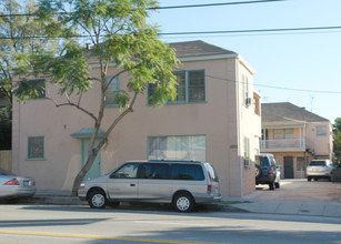 1816-1822 Hillhurst Ave in Los Angeles, CA - Building Photo - Building Photo