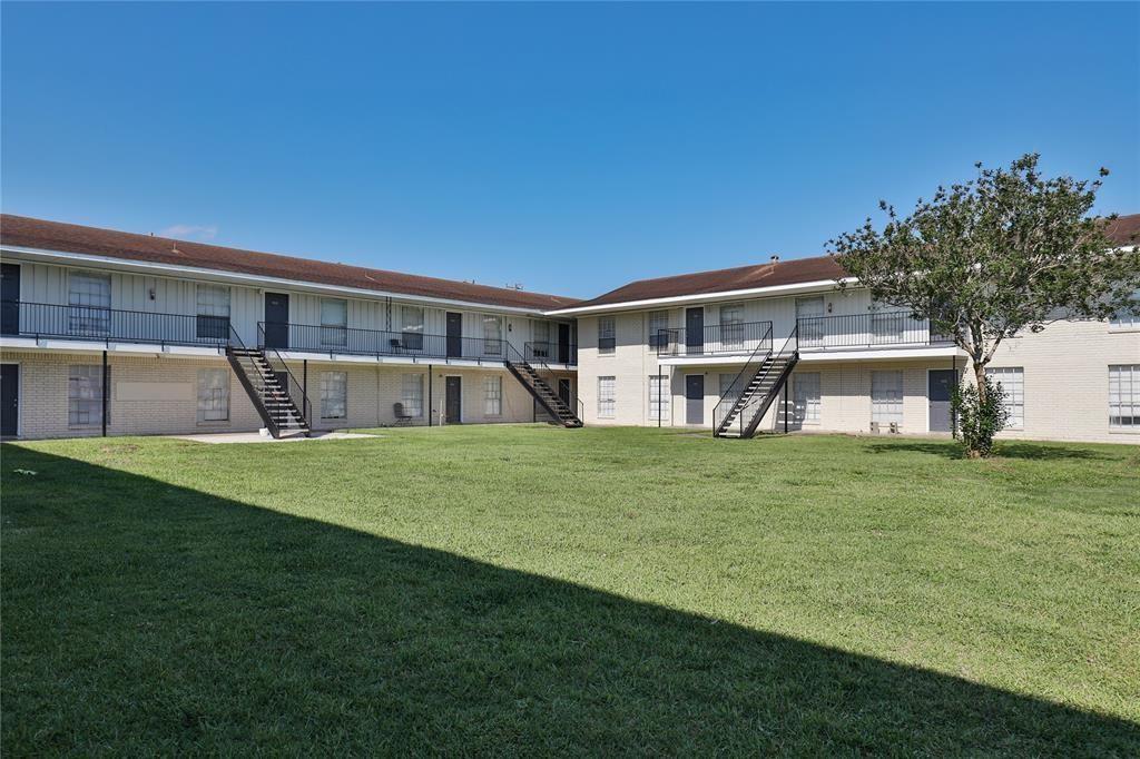 310 Yaupon St in Freeport, TX - Building Photo