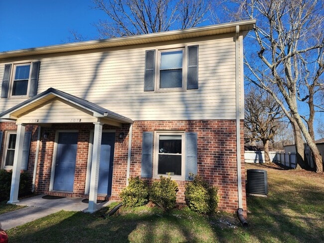 105 Helen St, Unit B in Tullahoma, TN - Building Photo - Building Photo
