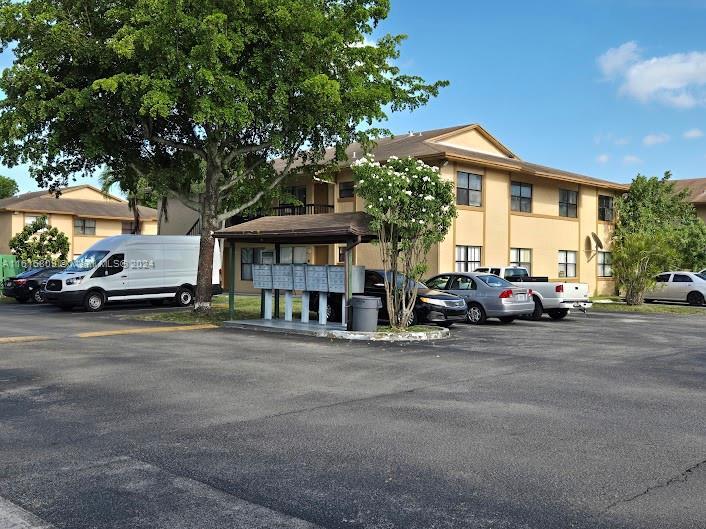 2550 W 67th Pl-Unit -32-23 in Hialeah, FL - Building Photo